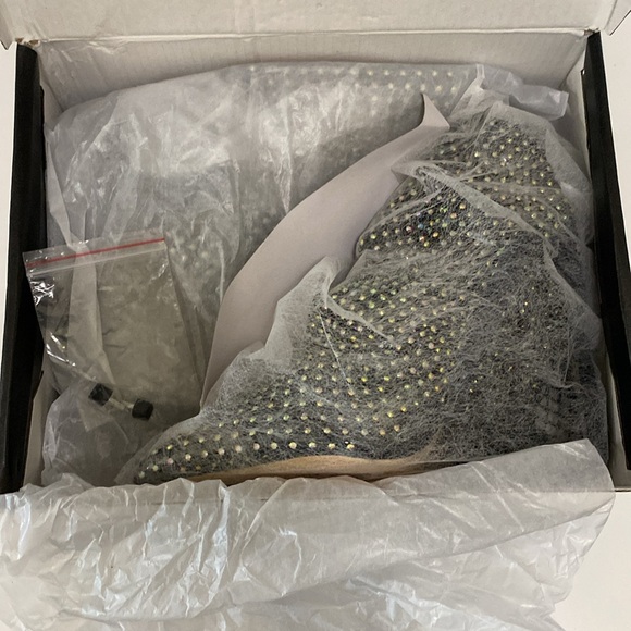 FASHIONOVA Icon Heeled Boots - Picture 10 of 10